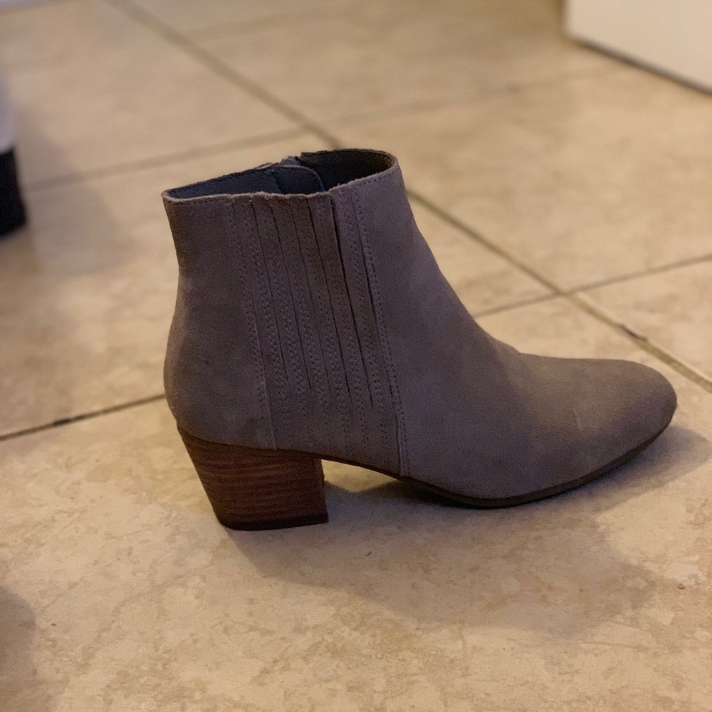 Crown Vintage ankle booties